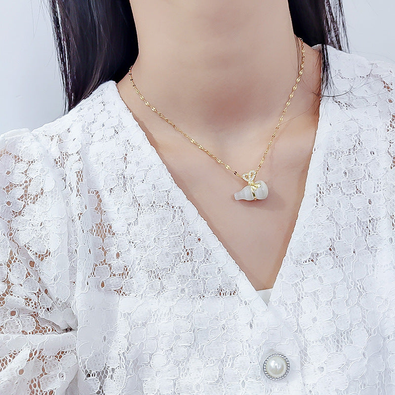 Collana con Pendente a Zucca in Giada Geometrica di Ispirazione Etnica da Donna in Acciaio al Titanio con Finitura Placcata, Catena Minimalista per Clavicole