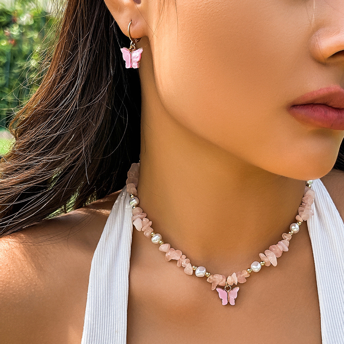 Gargantilla de cuentas con colgante de mariposa floral en aleación con acabado chapado para mujer, estilo vacaciones de verano