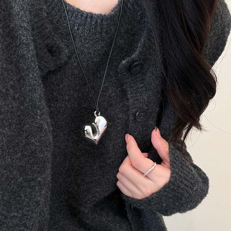 Collana con Pendente Geometrico Minimalista da Donna in Lega con Finitura Elettroplaccata — Catena Leggera per Maglione, Accessorio di Lusso Versatile