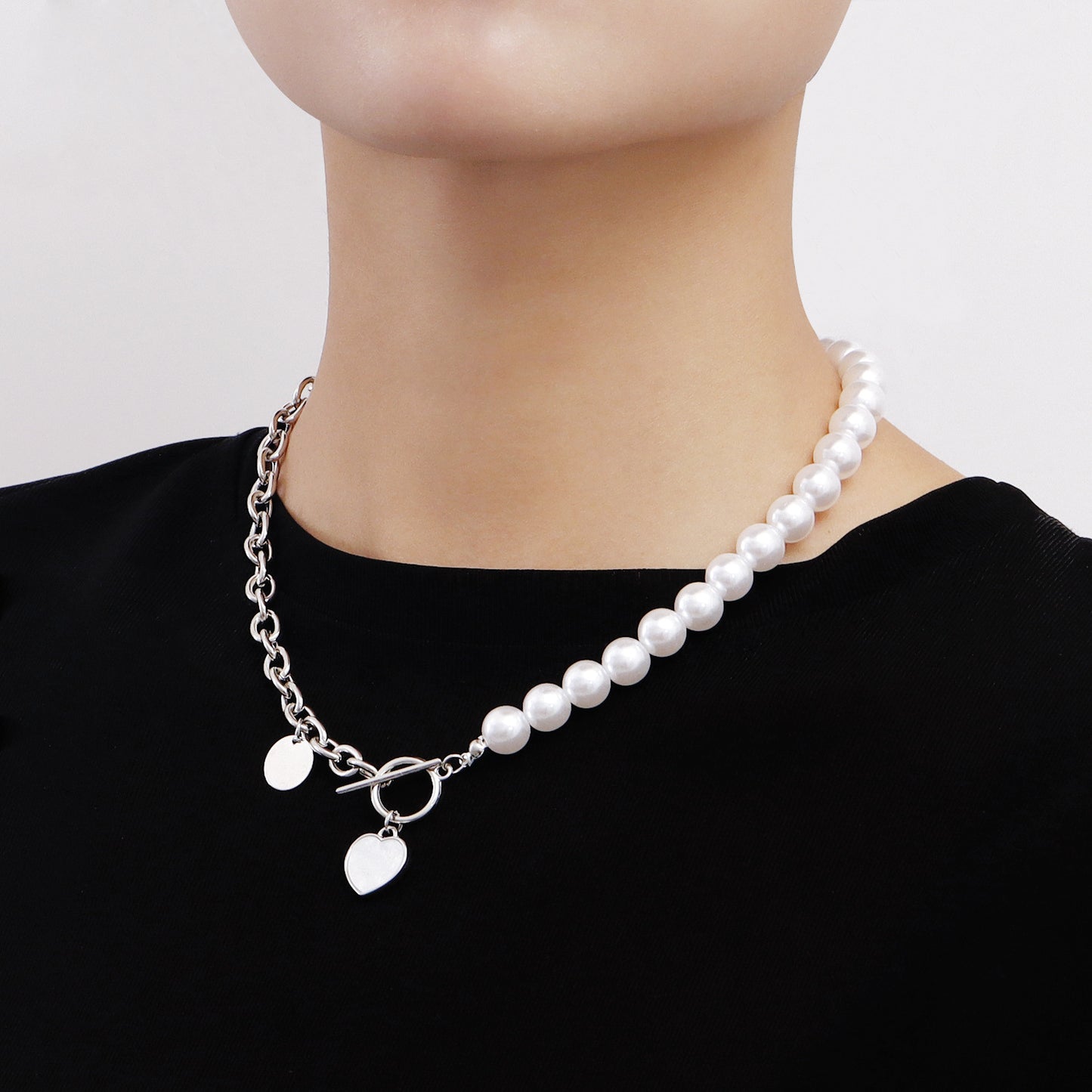 Minimalist Heart-Shaped Mother-of-Pearl Pendant Necklace for Women with Alloy Chain and Electroplated Finish