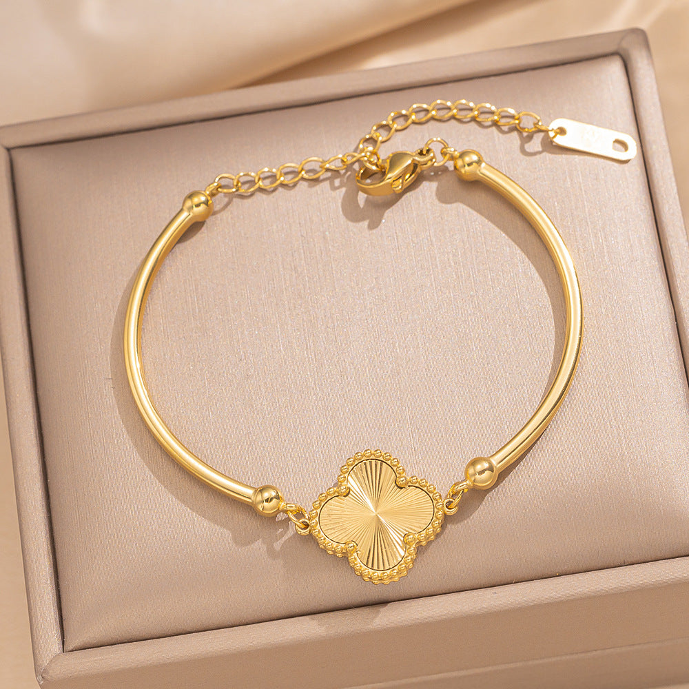 Minimalist Star-Shaped Titanium Steel Bracelet for Women with Electroplated Finish