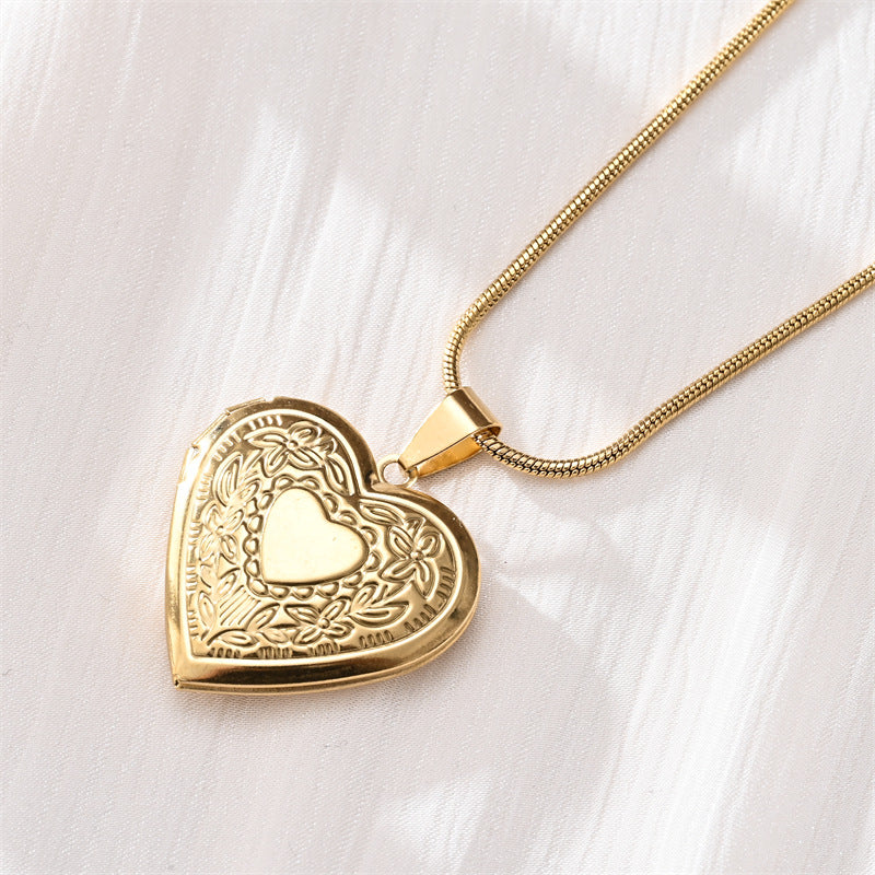 Collana Minimalista a Cuore in Acciaio Inossidabile per Coppie con Ciondolo in Acciaio al Titanio Premium e Design Minimalista Elegante