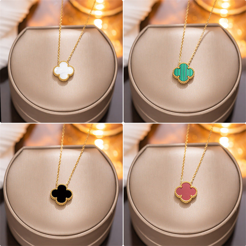 Collana con ciondolo a quadrifoglio geometrico alla moda da donna in acciaio al titanio con finitura galvanizzata