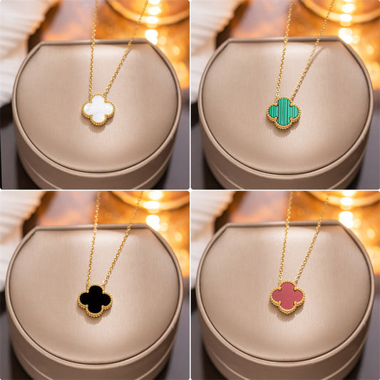 Collana con ciondolo a quadrifoglio geometrico alla moda da donna in acciaio al titanio con finitura galvanizzata
