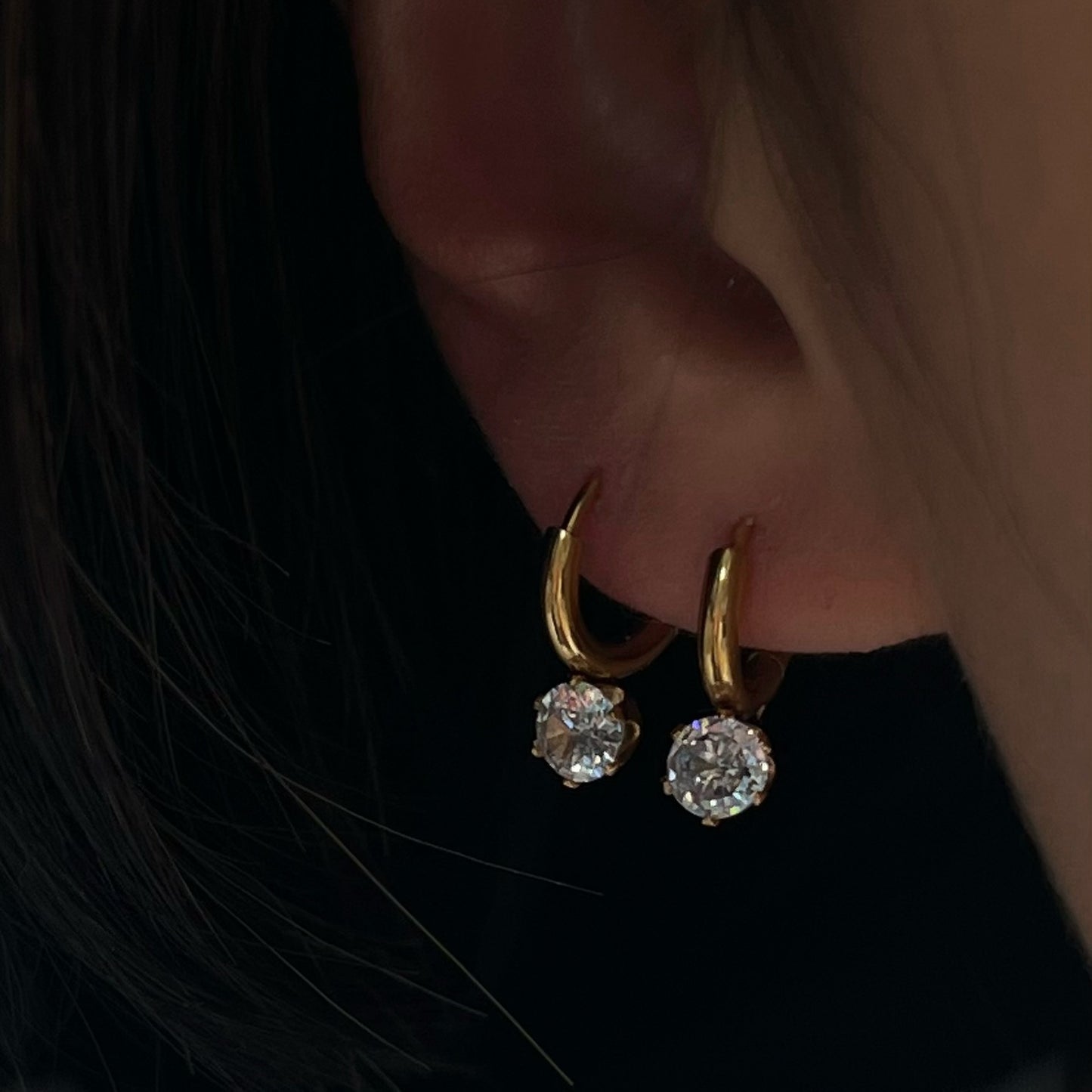 Minimalist Geometric Round Pendant Earrings in Titanium Steel with 18K Gold Plating and Rhinestone Inlay