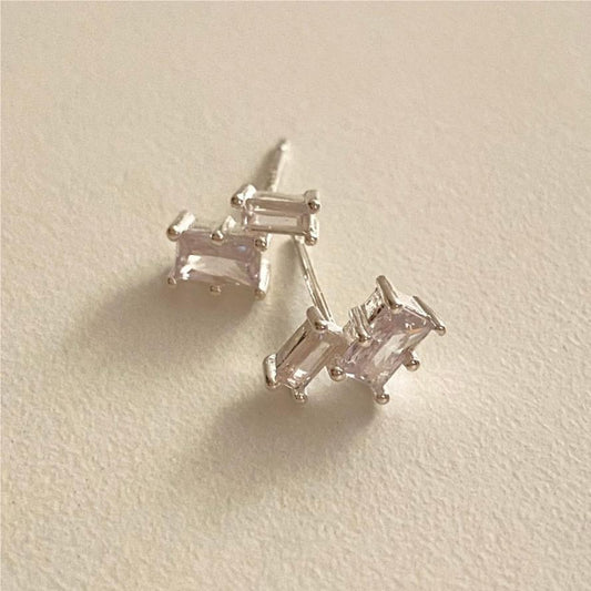 Pendientes Minimalistas de Circonita Cuadrada de Plata de Ley 925 con Baño para Mujer