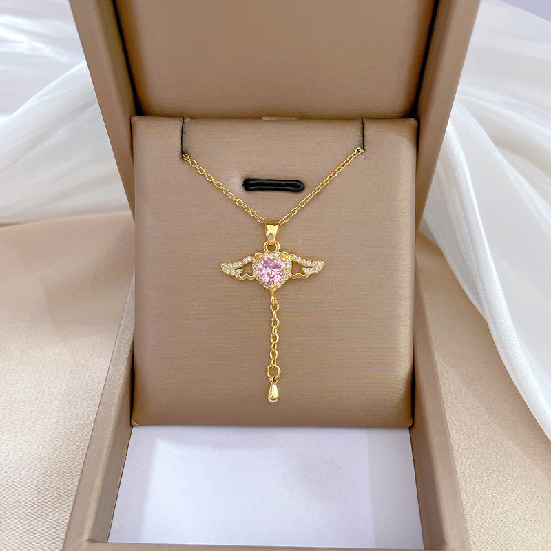 Collana in Acciaio al Titanio con Intarsi in Strass Geometrici a Cuore Dolce Minimalista di Lusso da Donna