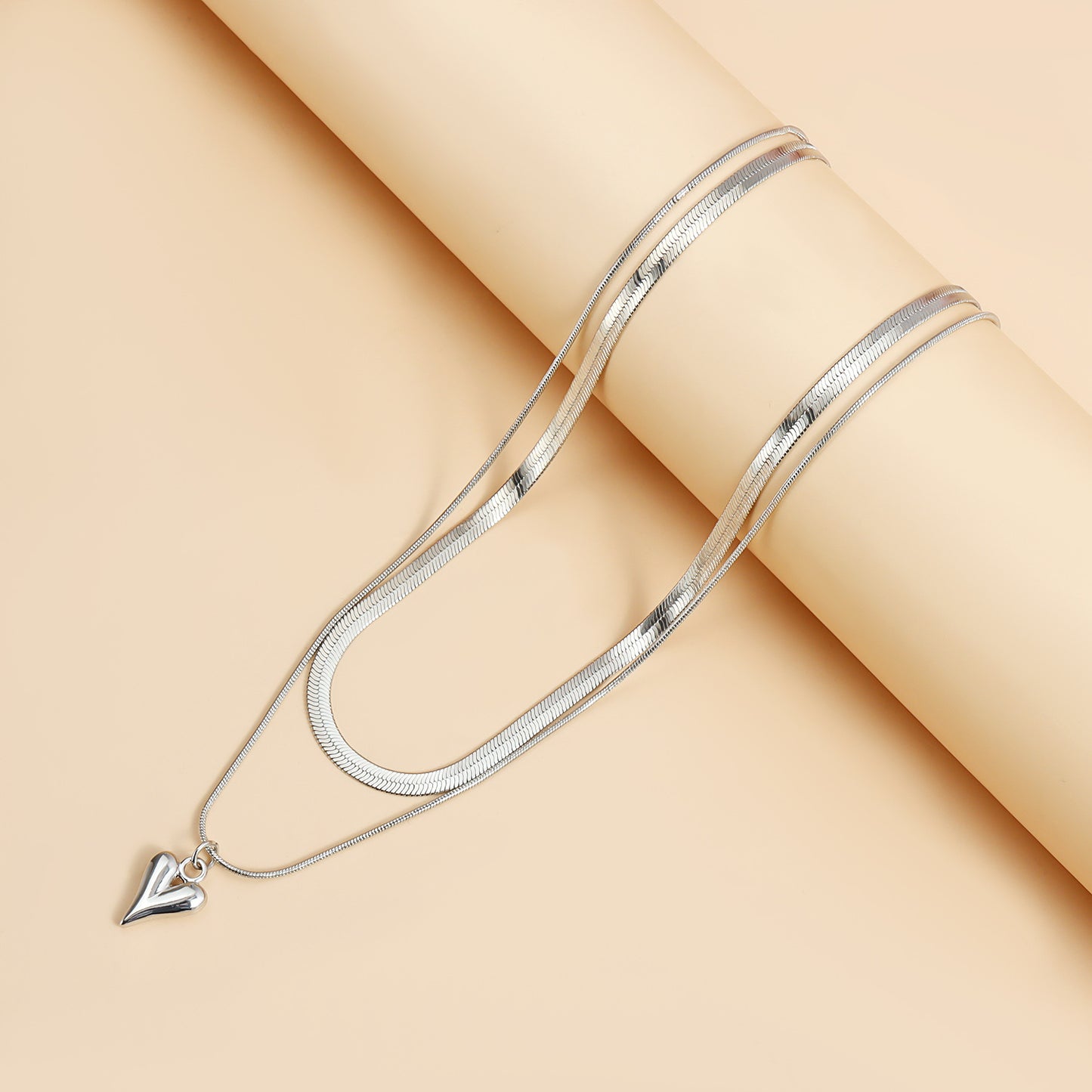 Fashion Minimalist Heart-Shaped Alloy Pendant Necklace with Snake Chain and Plated Finish for Women