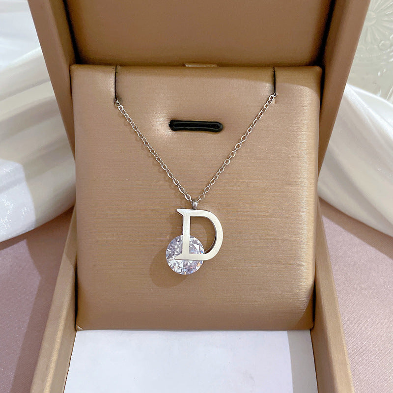 Collana con pendente geometrico minimalista in acciaio al titanio placcato per donna