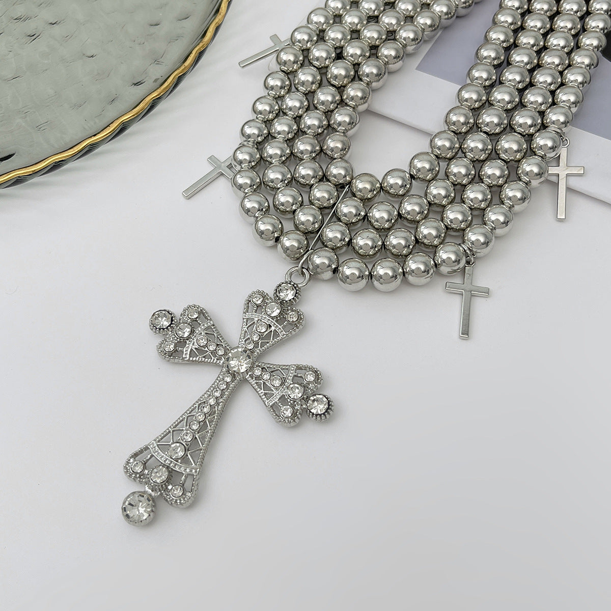 Collar con colgante de cruz dulce y atrevida con incrustaciones de diamantes de imitación, cadena de clavícula multicapa de aleación para mujer