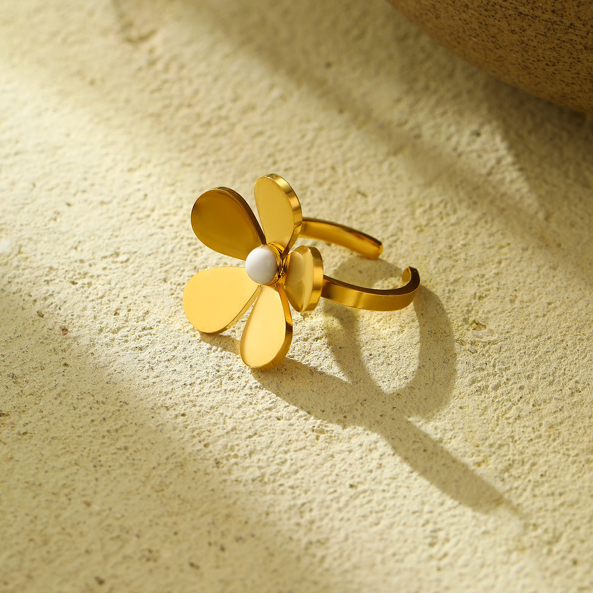 Anello da donna in acciaio inossidabile placcato oro 18 carati con fiore e petali e pietra naturale, stile Fashion OL