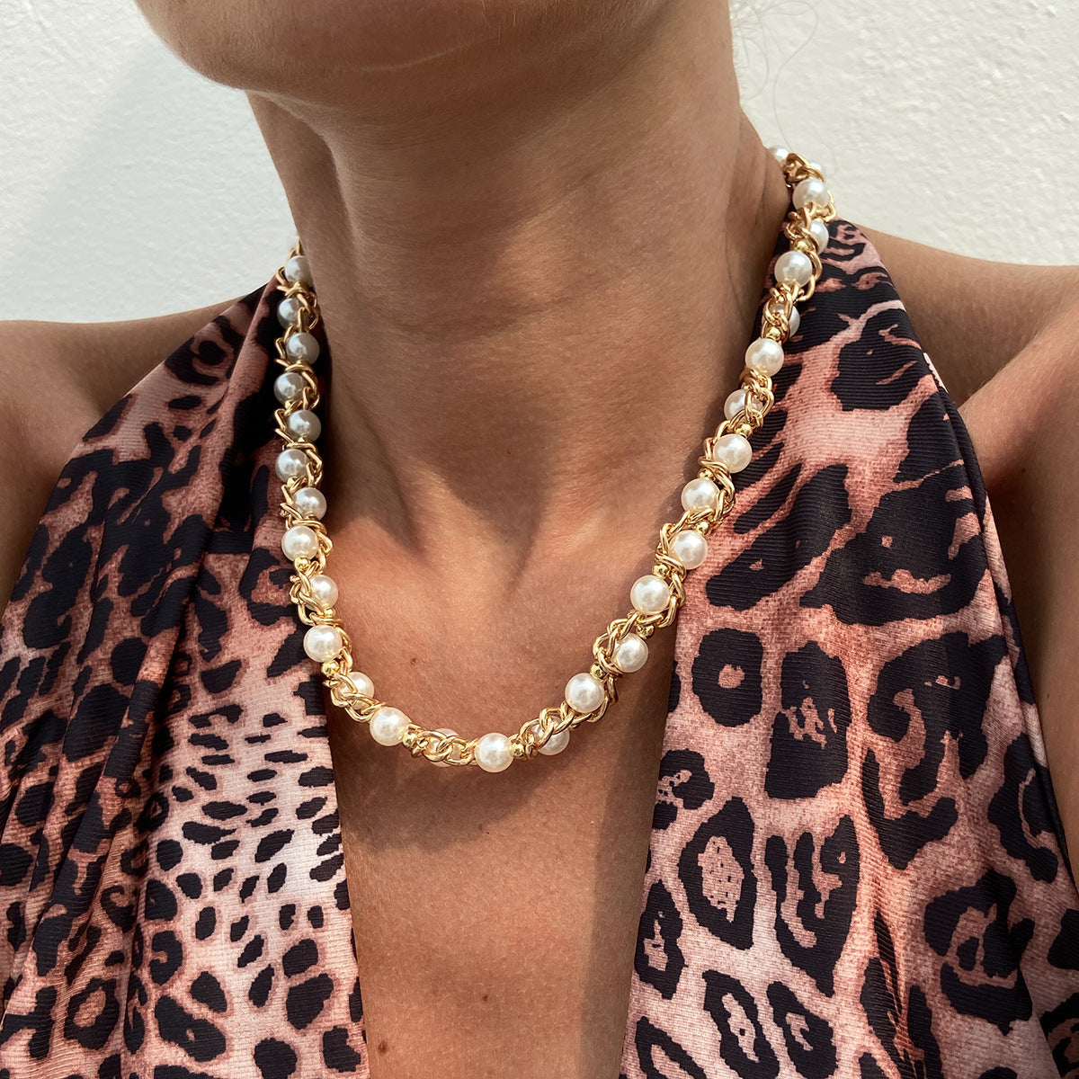 Minimalist Geometric Pendant Necklace with Imitation Pearl Accents and Electroplated Metal Chain for Women