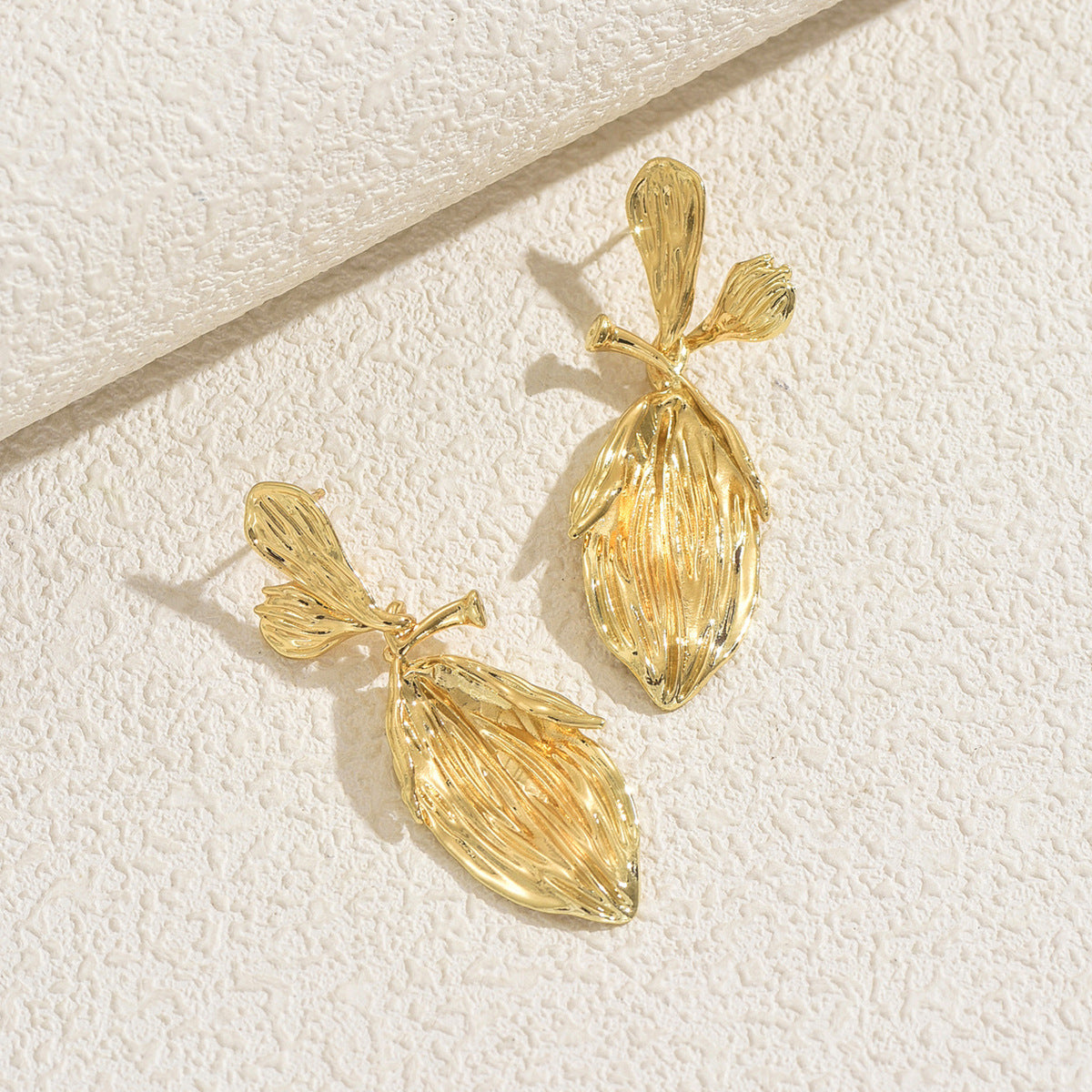Minimalist Leaf-Shaped Geometric Zinc Alloy Electroplated Earrings for Women