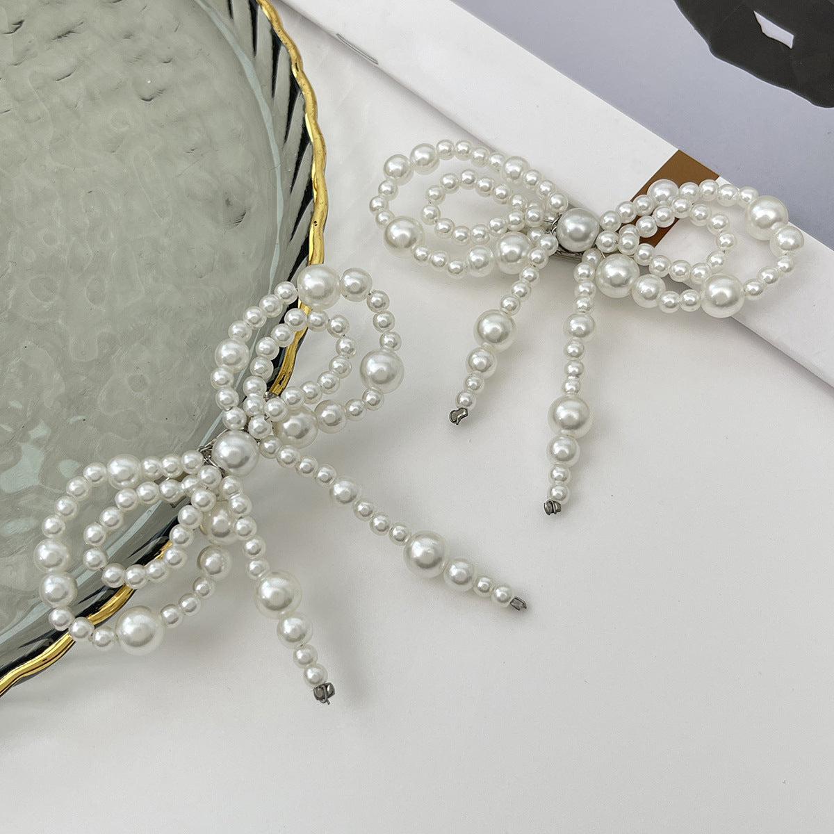 Elegante cavigliera a forma di fiocco da donna in resina con finitura simile a perla