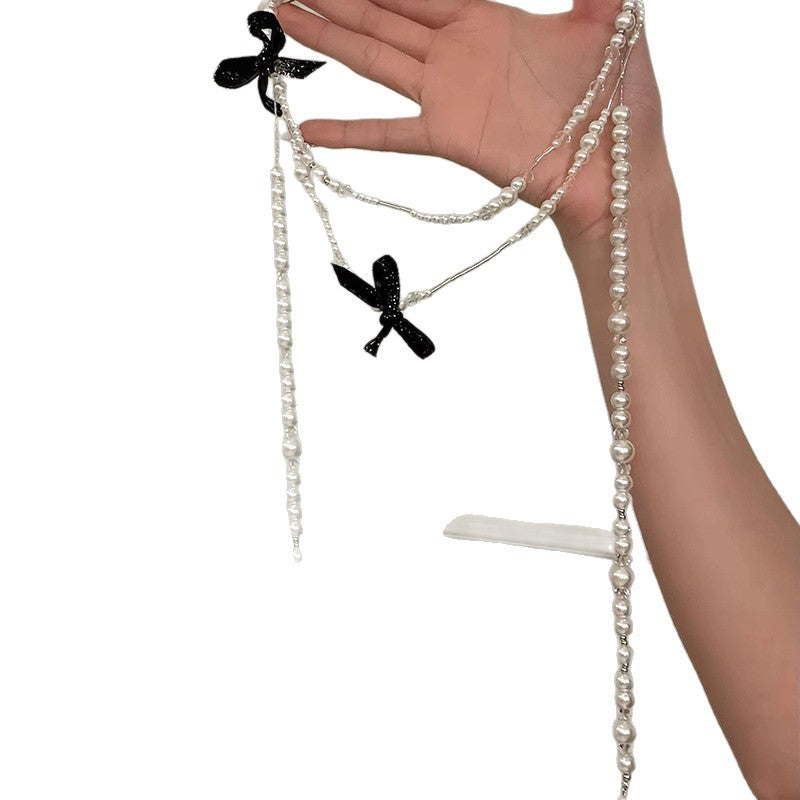 Elegante collana francese vintage a forma di fiocco con perle e intarsi in strass, pendente in lega placcata su catena per maglione da donna
