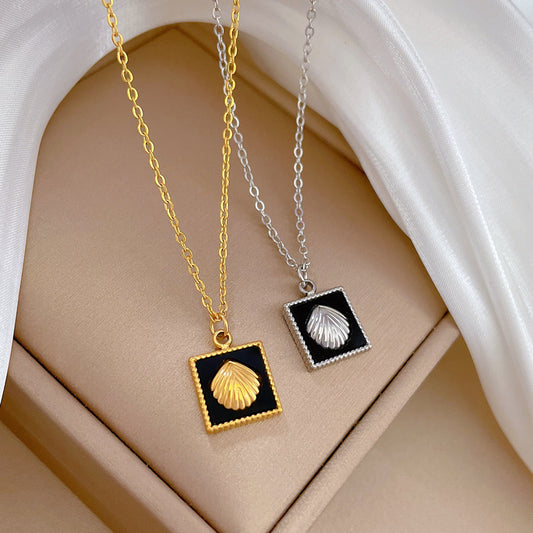 Collar con colgante cuadrado geométrico minimalista para mujer, de acero titanio chapado en oro real