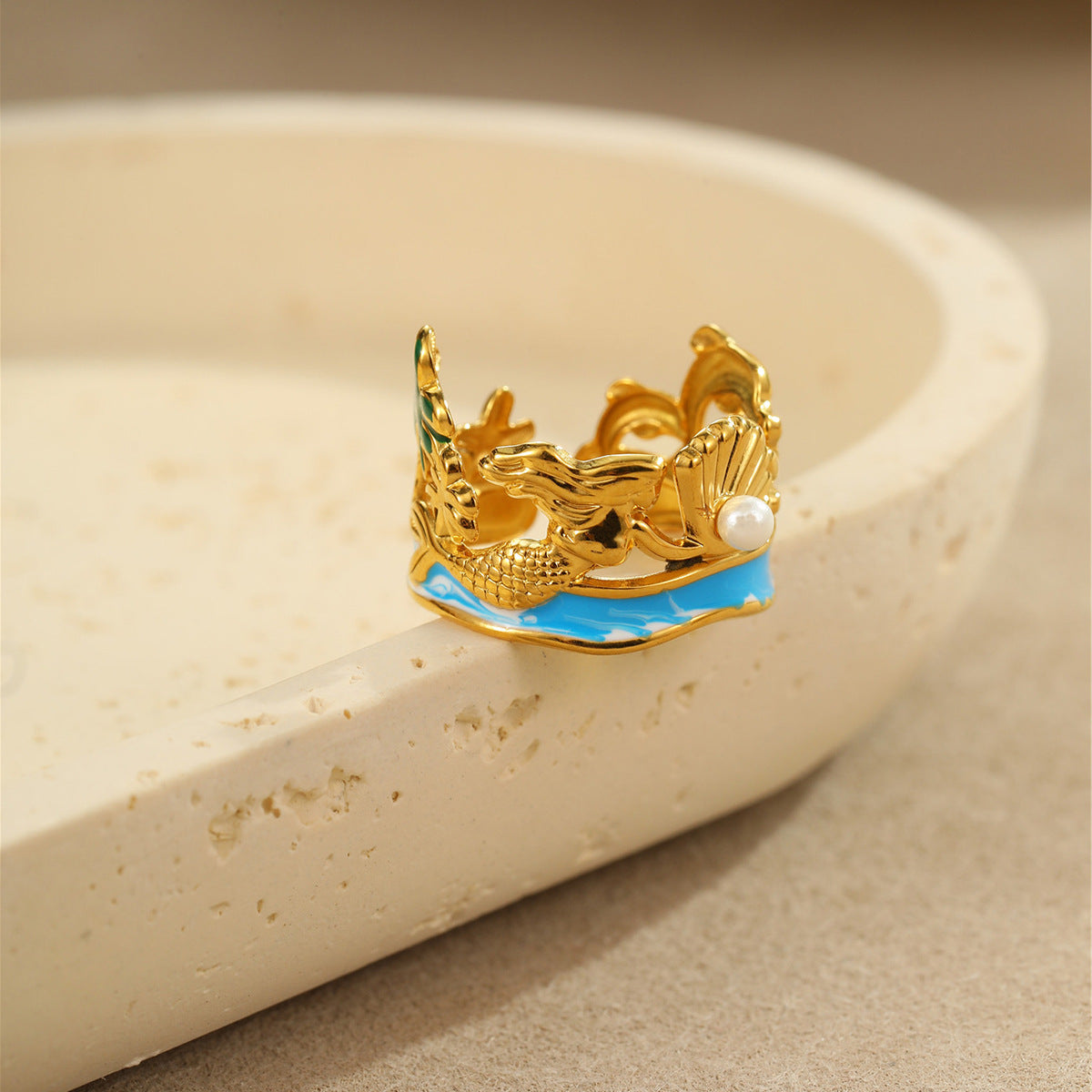 Anillo de perlas de lujo con temática de sirena y océano en acero inoxidable con baño de oro y banda abierta ajustable para mujer