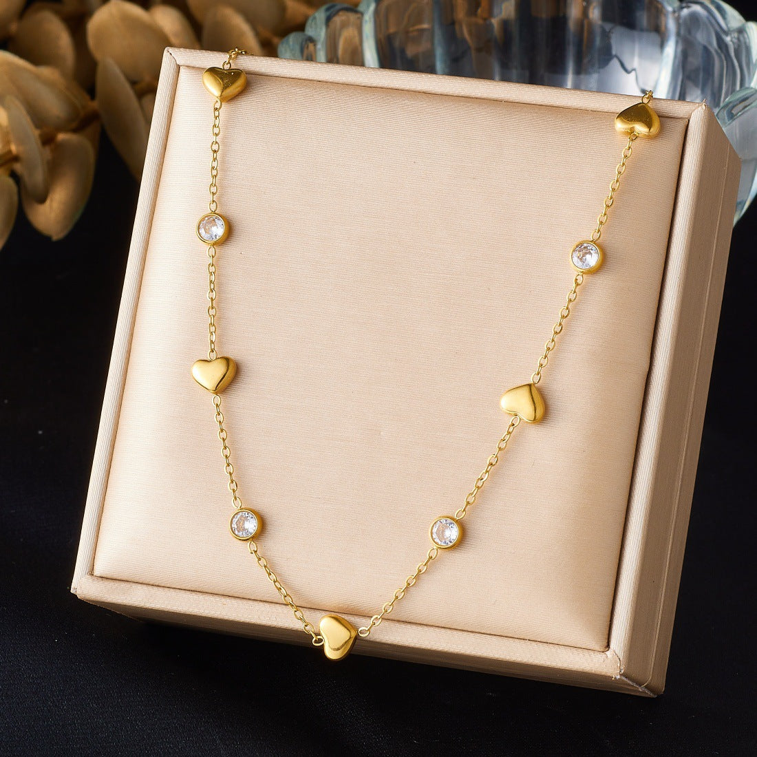 Minimalist Luxury Heart Shaped Gold Plated Rhinestone Inlay Stainless Steel Pendant Necklace for Women
