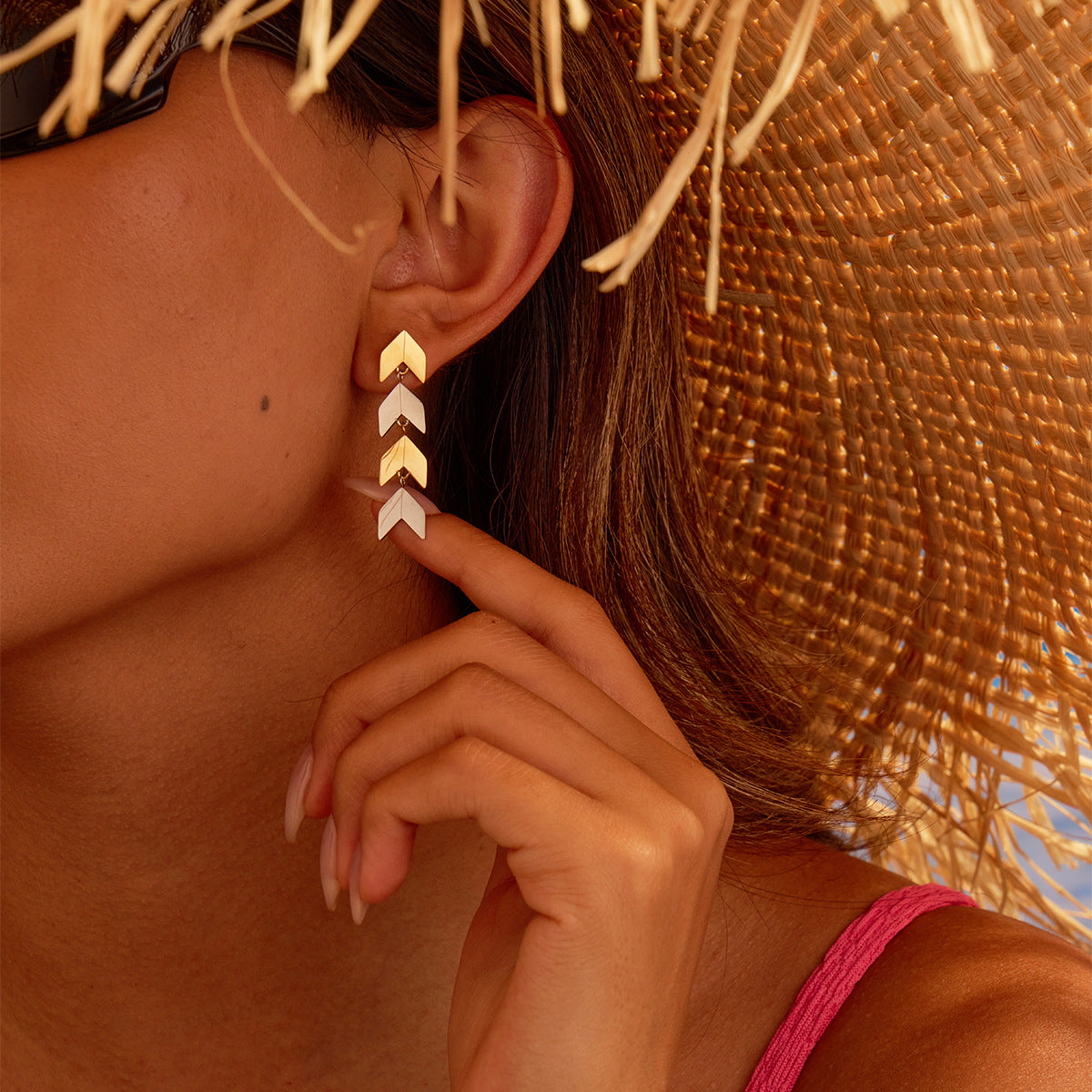 Aretes de acero inoxidable con forma de rombo geométrico de moda y baño de oro de 18 quilates para mujer