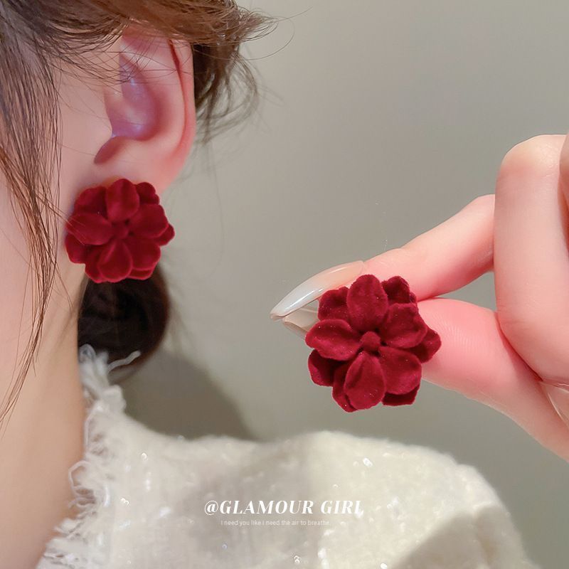 Orecchini di lusso a fiocco con cuore e motivo floreale in lega con intarsio di strass e perni in argento 925