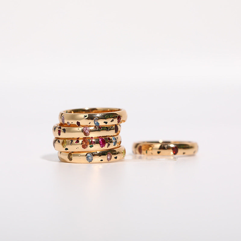 Anello Geometrico Minimalista da Donna in Rame con Intarsio di Zirconi Arcobaleno