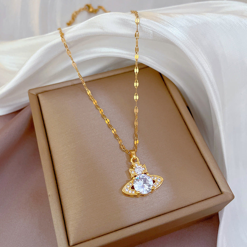 Collana con pendente a stella geometrica di lusso in acciaio al titanio micro-pavé per donna, delicata catena per clavicola con intarsio di zirconi