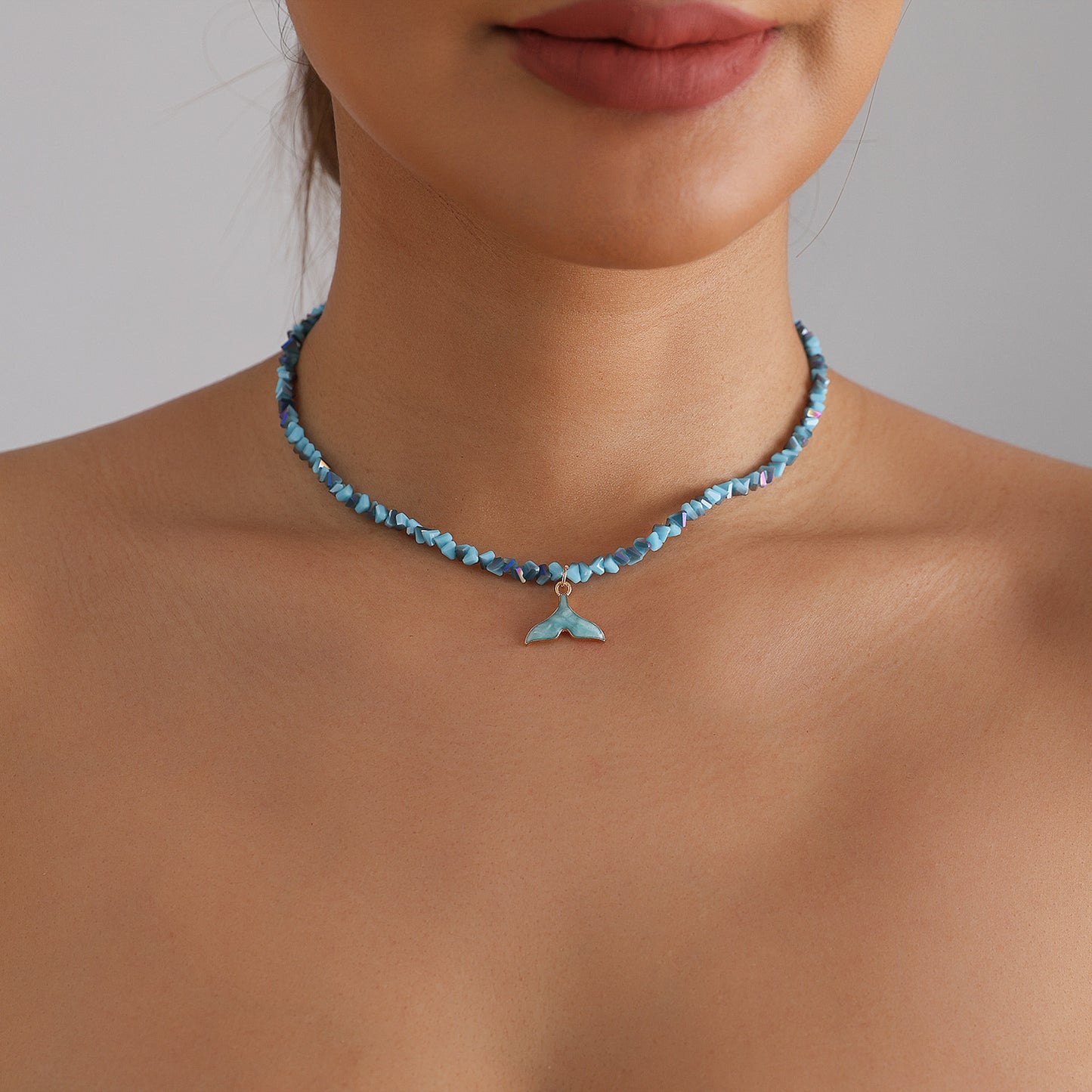 Elegant Heart Geometric Alloy Drip Oil Necklace with Faceted Glass Blue Pendant