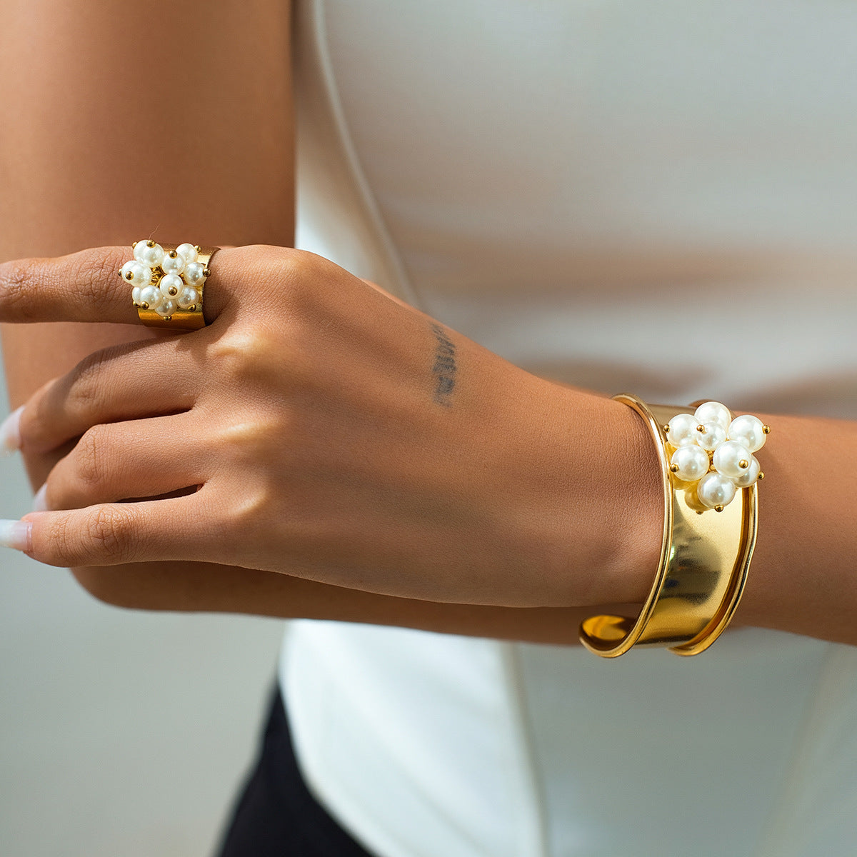 Electroplated Iron Bracelet Set with Imitation Pearl Pendant for Women