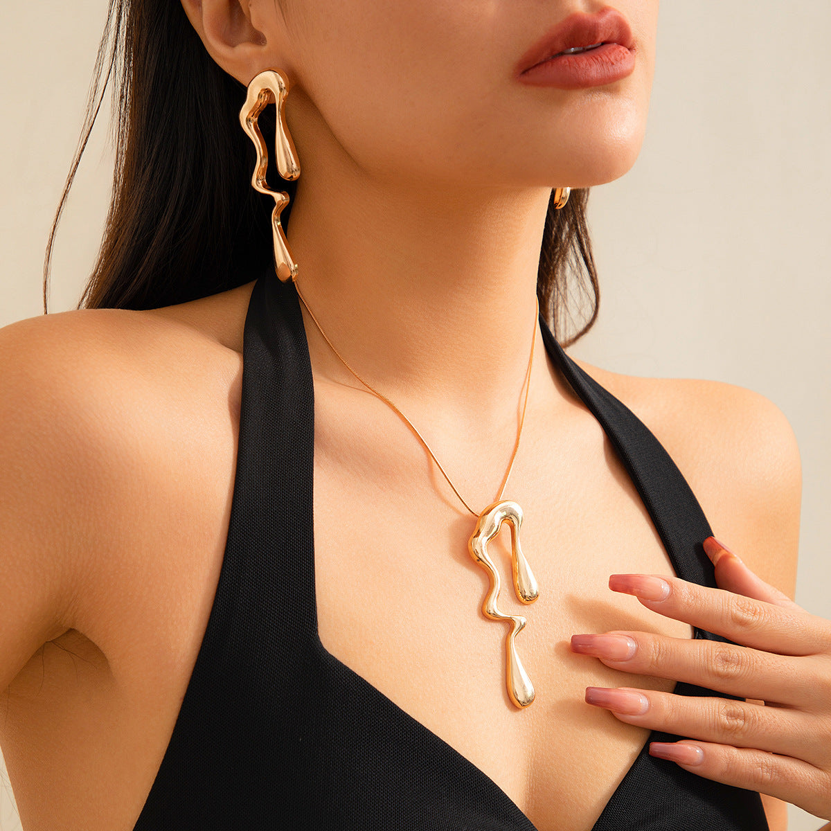 Edgy Liquid Metal Style Geometric Necklace for Women with Electroplated Alloy Pendant and Irregular Lava Design