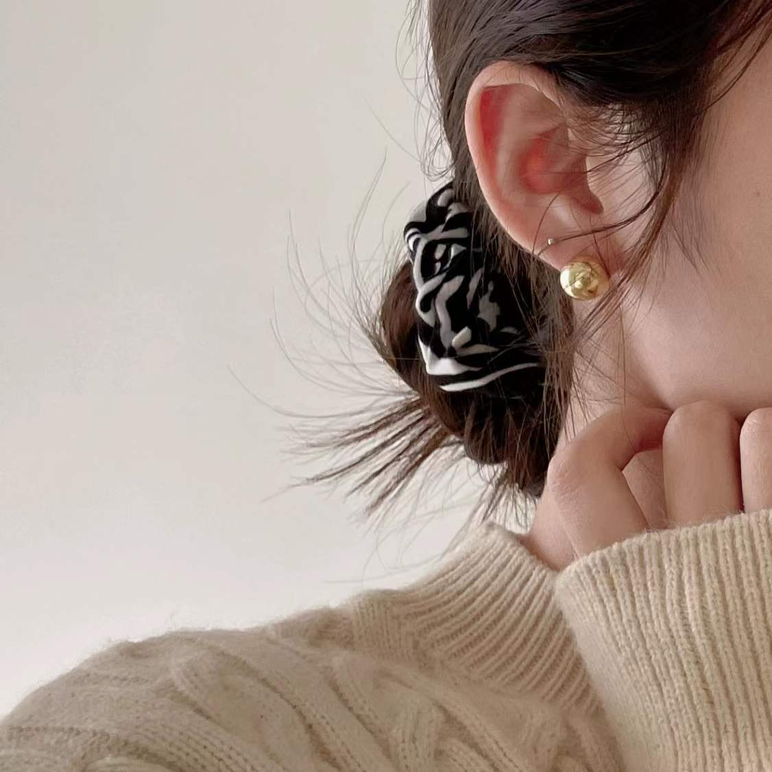 Minimalist Semi-Circular Polished 925 Sterling Silver Stud Earrings with Micro-Pave Setting