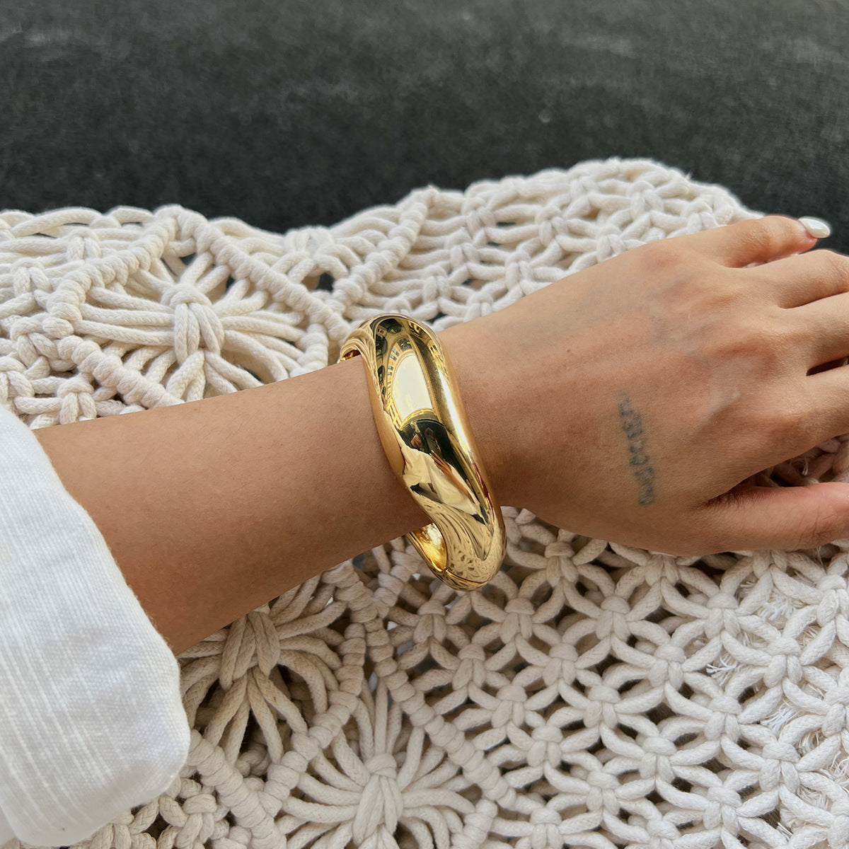 Elegant Gradient Acrylic Round Geometric Bangle Bracelet