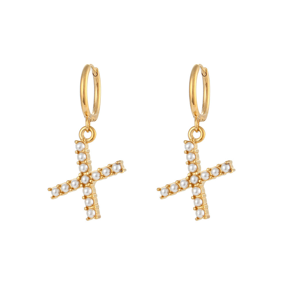 Orecchini a perno a forma di lettera dal design minimalista per donna in acciaio inossidabile con placcatura in oro 18 carati e dettagli in perle