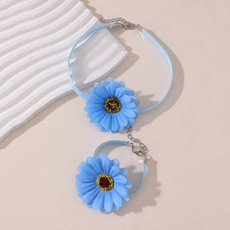 Collar Minimalista de Resina con Forma de Lazo para Niñas con Acabado Pulido y Cadena de Cuentas