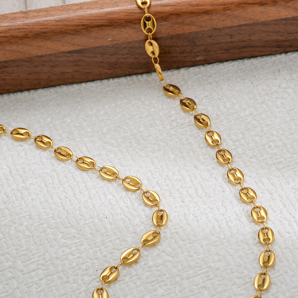 Collar minimalista geométrico de nariz de cerdo en acero inoxidable chapado en oro con acento de grano de café para mujer
