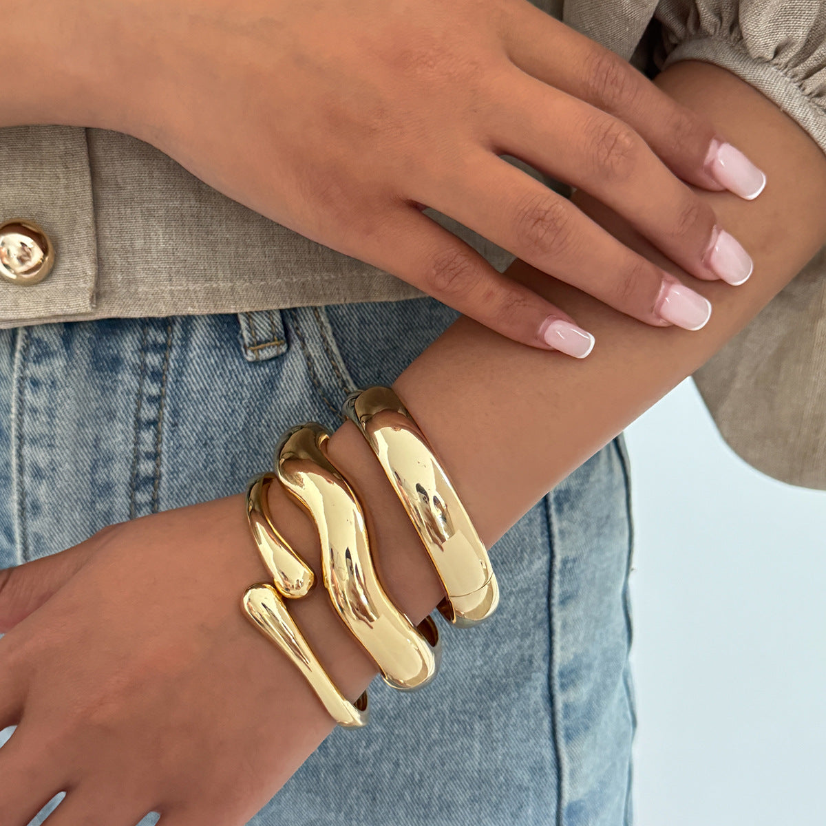 Luxury Elegant Geometric Teardrop Plated Alloy Cuff Bracelet for Women