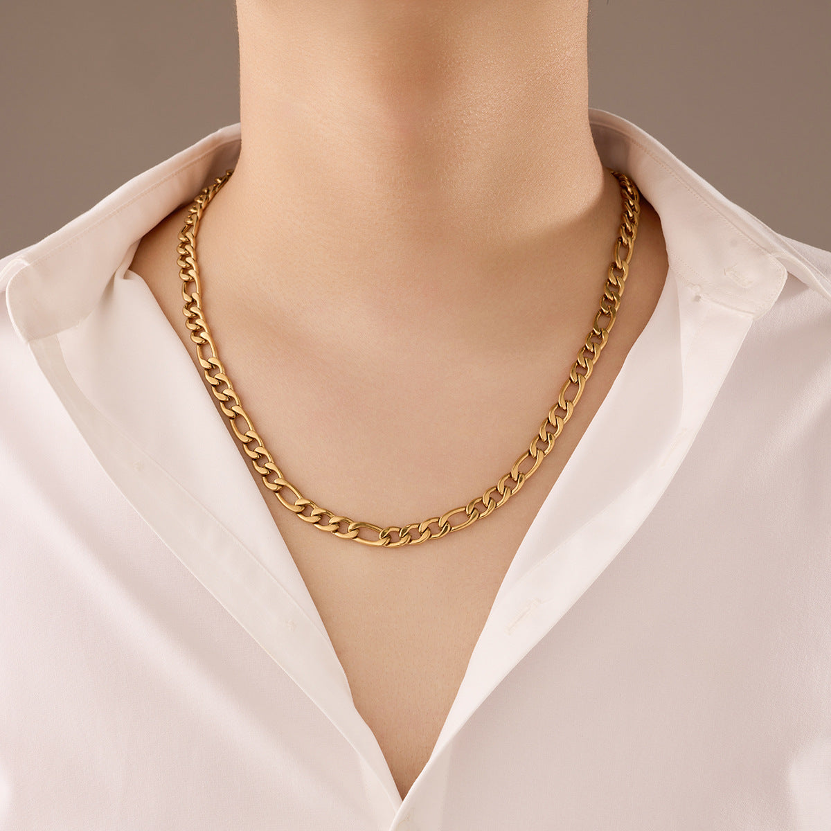 Collar de clavícula minimalista de titanio y acero chapado en oro estilo francés vintage para mujer con acabado pulido