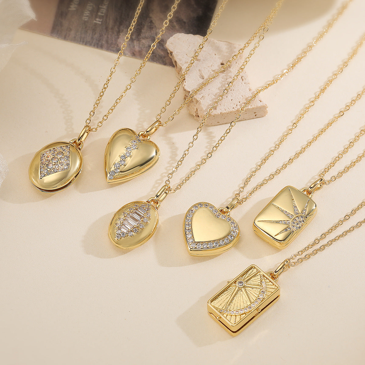 Vintage Minimalist Heart Geometric Brass Gold Plated Cubic Zirconia Photo Locket Pendant Necklace