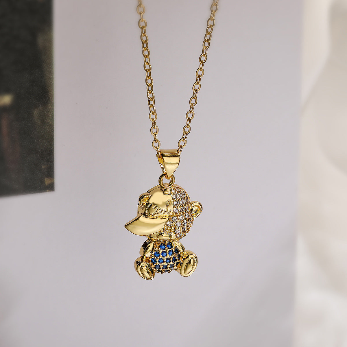 Minimalist Bear-Shaped Gold-Plated Copper Pendant Necklace for Women with Rhinestone Accents and Clavicle-Length Chain