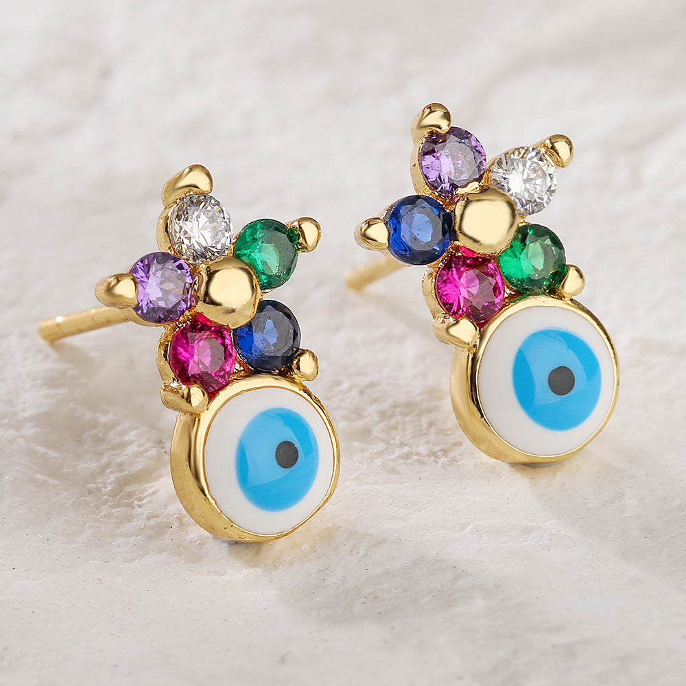 Orecchini a perno geometrici minimalisti a forma di occhio di Hamsa da donna con finitura in smalto e zirconi cubici