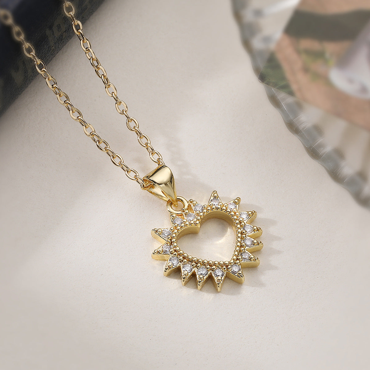 Minimalist Elegant Heart Shaped Brass Gold Plated Cubic Zirconia Pendant Necklace for Women