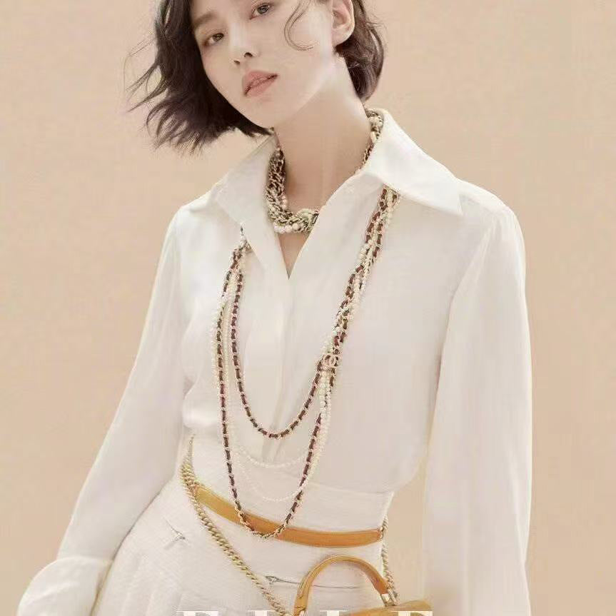 Collar de cadena con cuerda de perlas y letras de lujo elegante para mujer