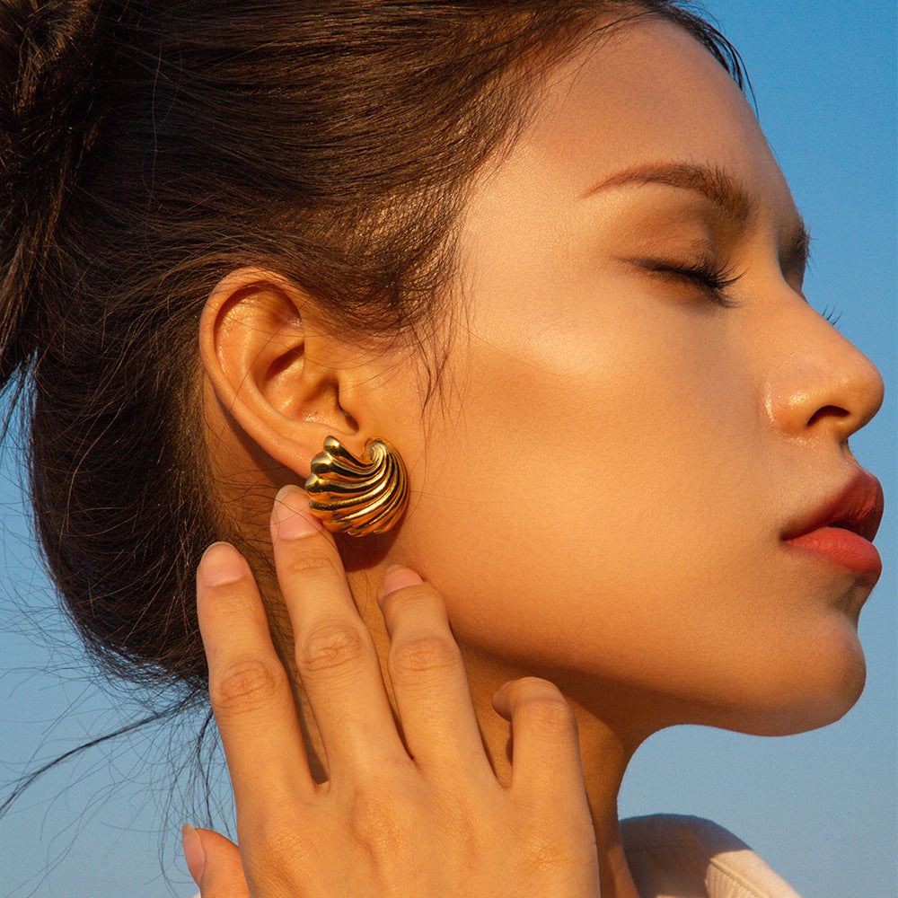 Geometric Titanium Steel Earrings with 18K Gold Plating, Shell-Shaped Studs for Women, Fashionable and Versatile Ear Jewelry