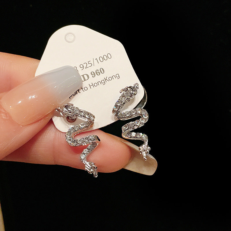 Fashionable Dragon-Shaped Zirconia Ear Cuffs for Women Stainless Steel Plated with Real Gold No-Piercing Ear Bone Clips