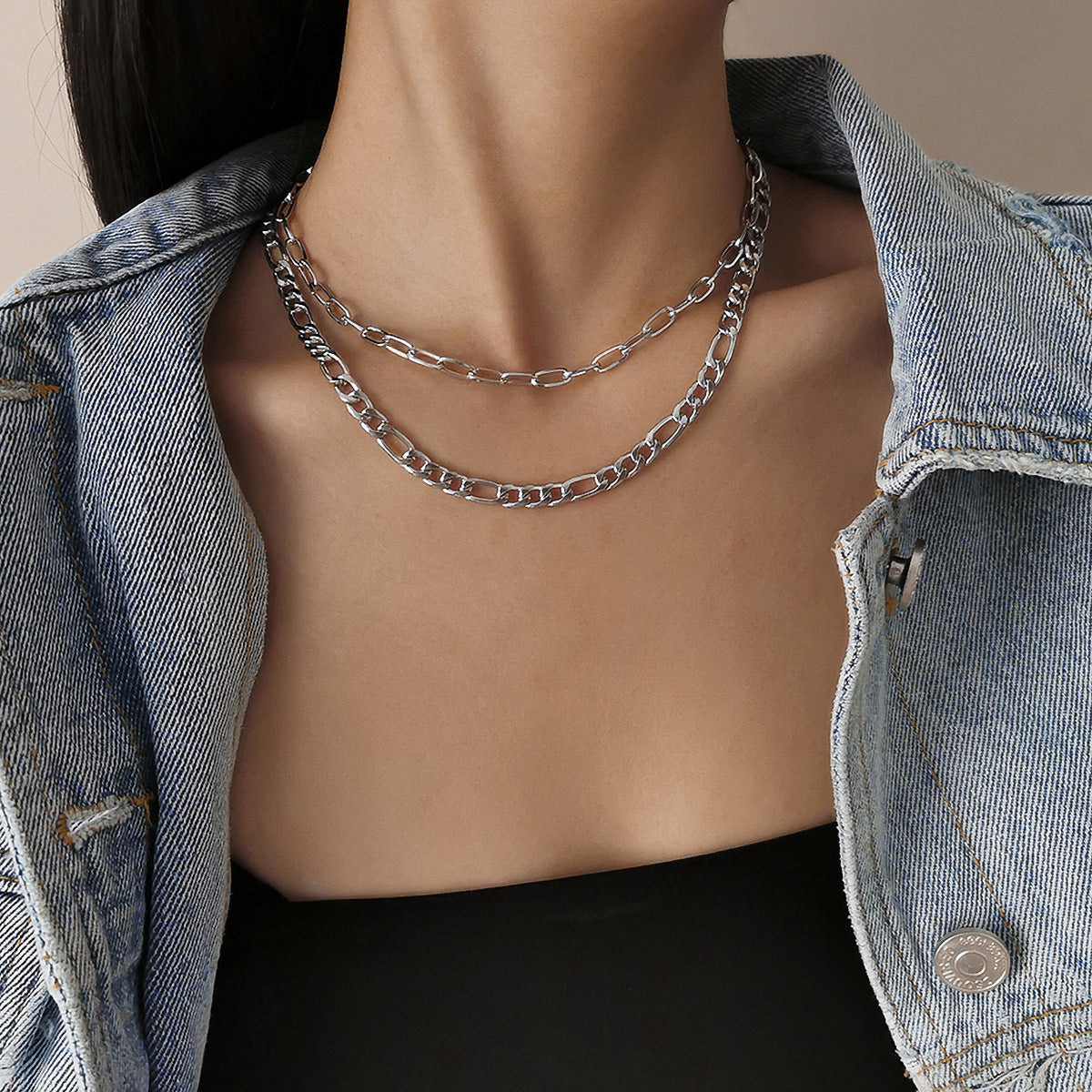 Collana Pendente Geometrica Minimalista da Donna con Catena a Croce, in Ferro Elettroplaccato, Leggera e Versatile