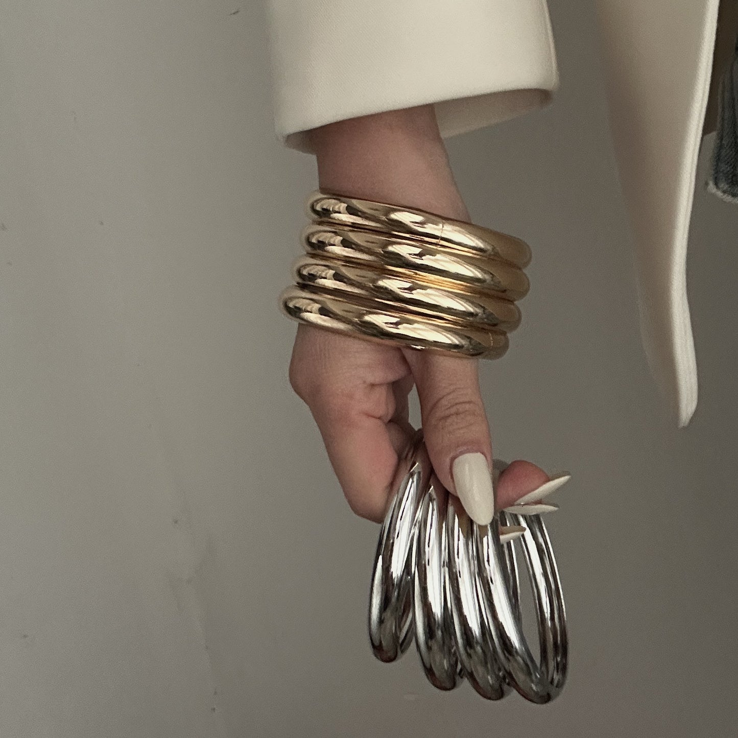 Bracciale curvo liscio minimalista geometrico in lega di zinco placcata