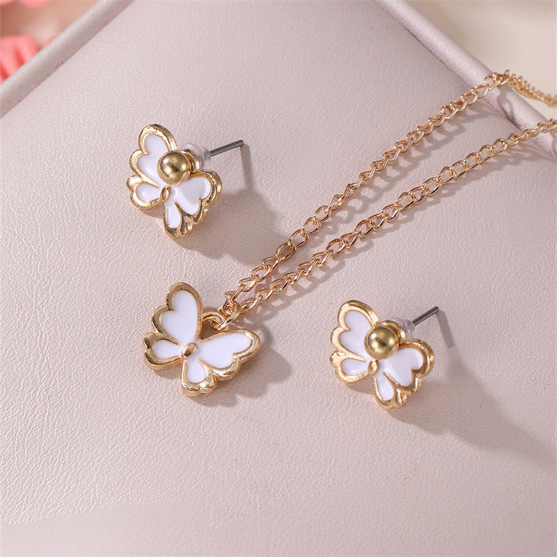 Collar con colgante de mariposa minimalista para niñas, cadena de aleación con acabado esmaltado y dije de resina