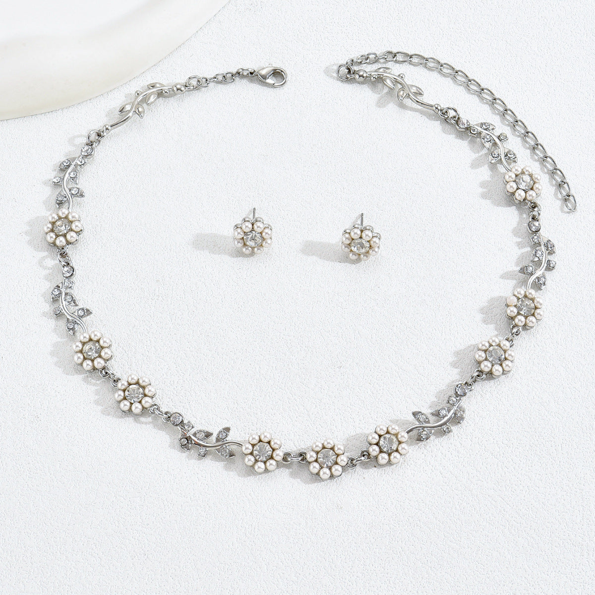 Floral Stamen Design Alloy Necklace and Earrings Set with Pearl Inlay for Women