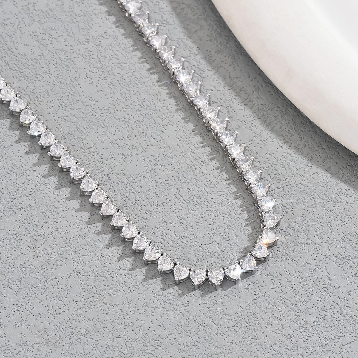 Collana geometrica minimalista a U in rame da donna con intarsio di strass, elegante catena per clavicola