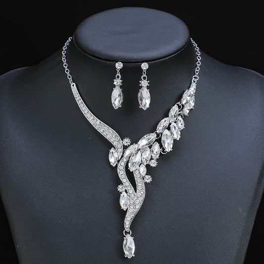 Set collana vintage in lega a forma di foglia con strass e catena a O placcata oro da donna