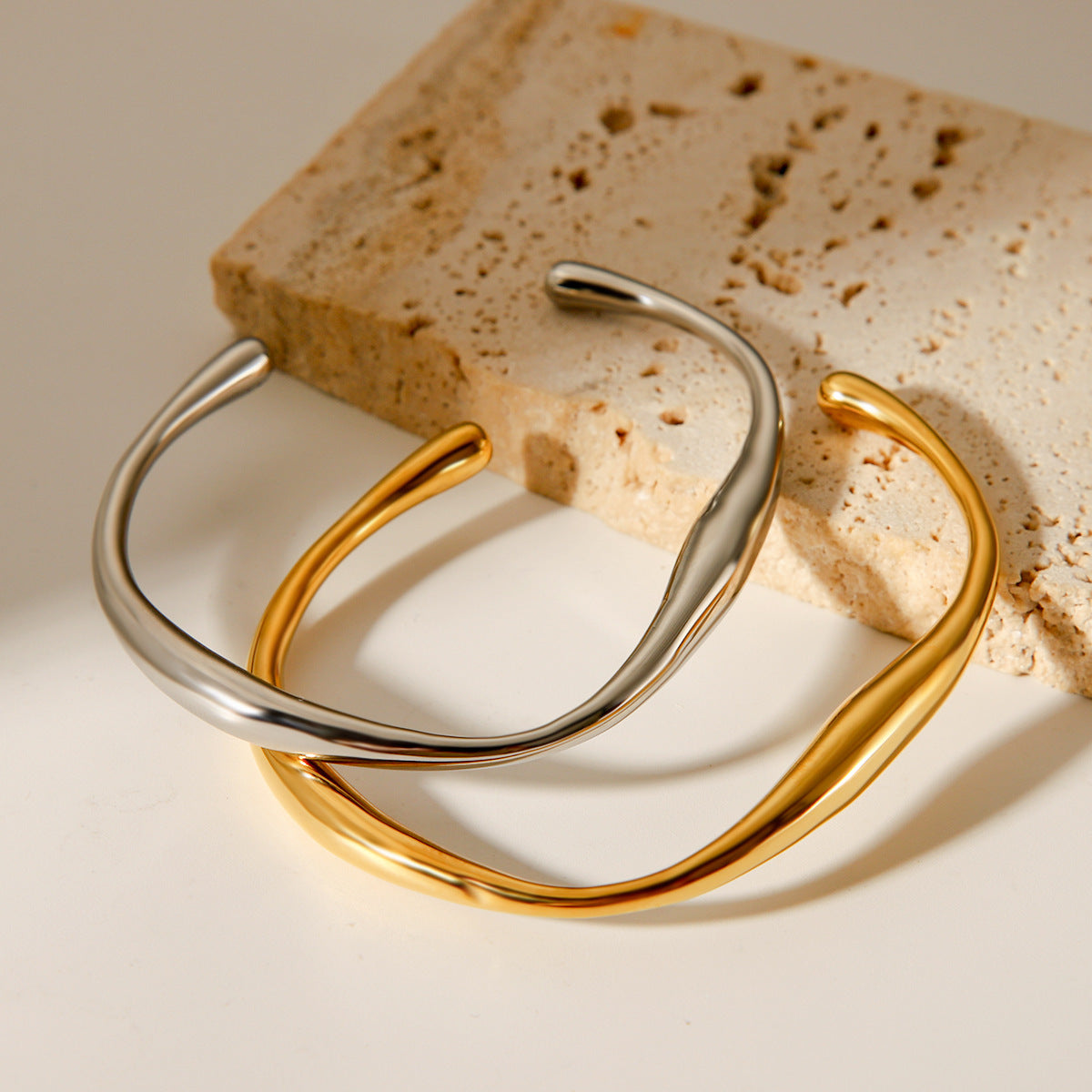 Bracciale geometrico irregolare minimalista in acciaio inossidabile con placcatura per donna